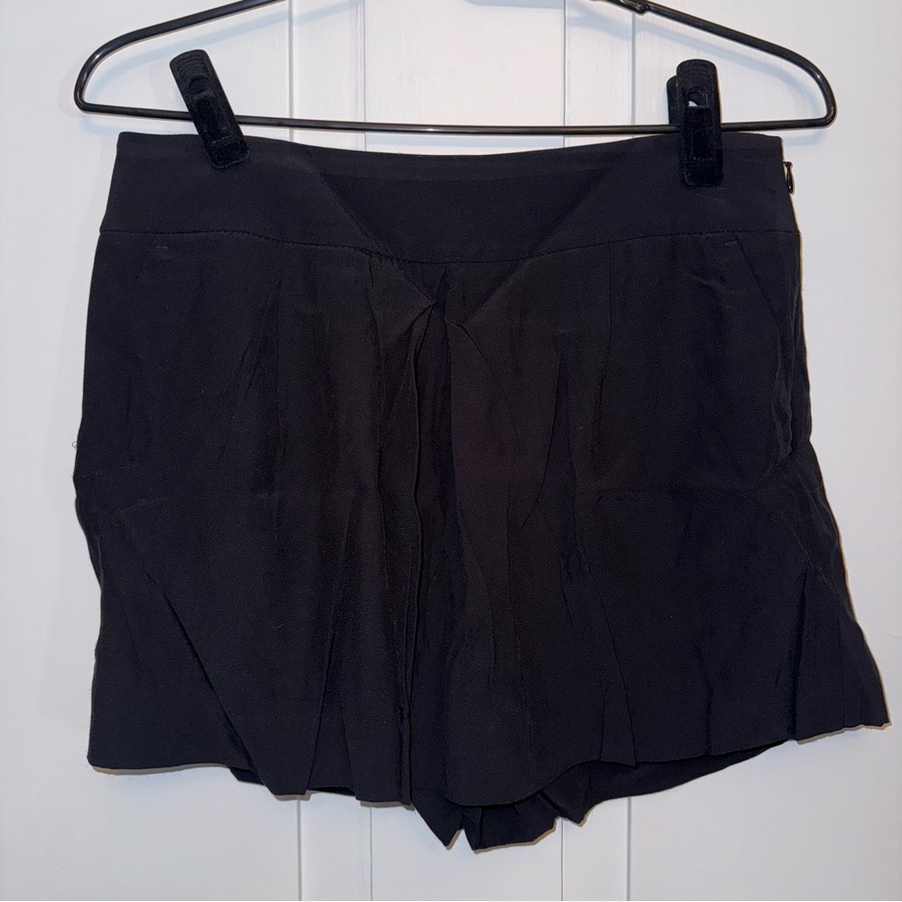 ✨loft black skort✨